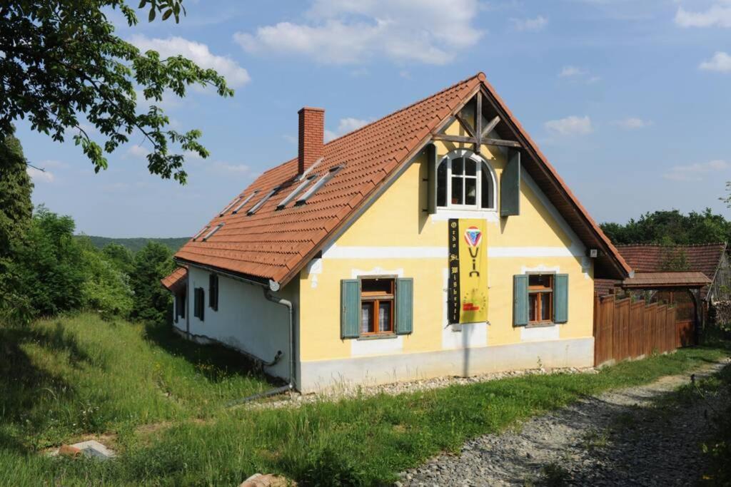 Stilvolles Landhaus Im Dreilaendereck Felsőszölnök Екстериор снимка